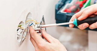 Электромонтажные работы в Волхове от Мастер24 — электромонтаж под ключ, цены от 1675 руб., заказать услуги