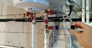 Установка накопительного водонагревателя в Волхове в октябре